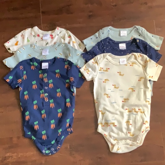 Hannah Andersson onesies 6 count bundle short sleeve new w/out tags - Picture 3 of 4
